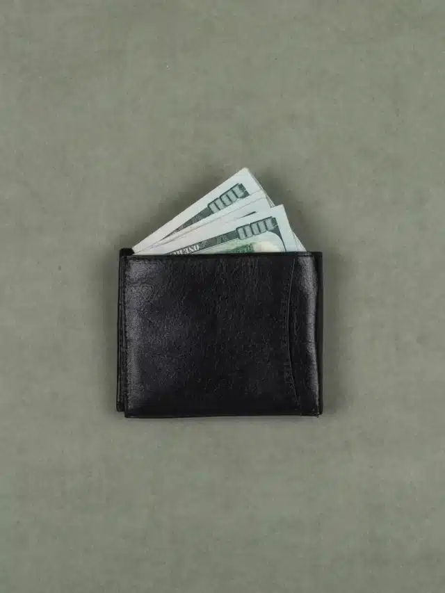 Things You Should Never Carry in Your Wallet